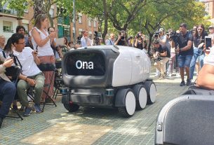 Logismile házhoz szállító robot