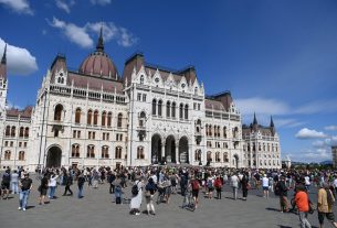 Katás tüntetés Budapesten