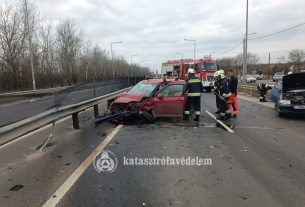Két autó ütközött Debrecennél