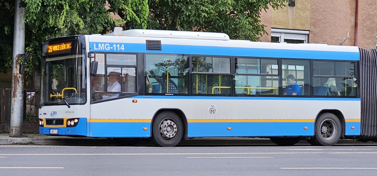 25y busz DKV Dorottya utca